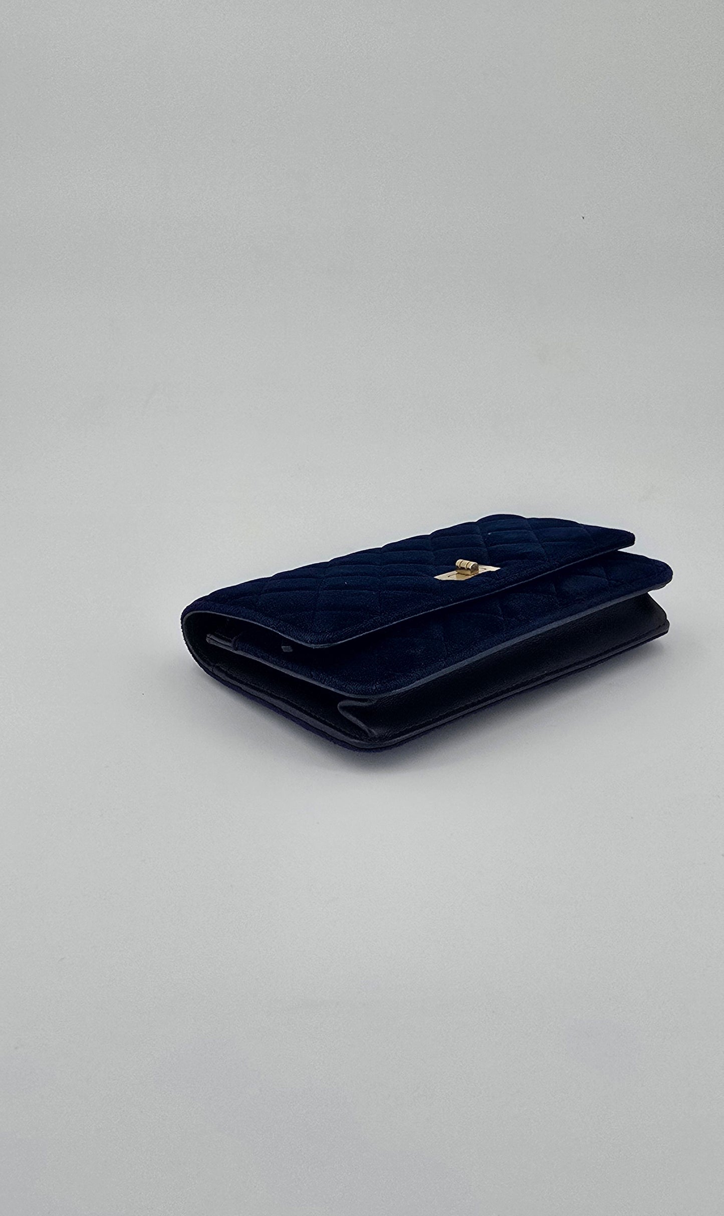 CHANEL wallet on chain