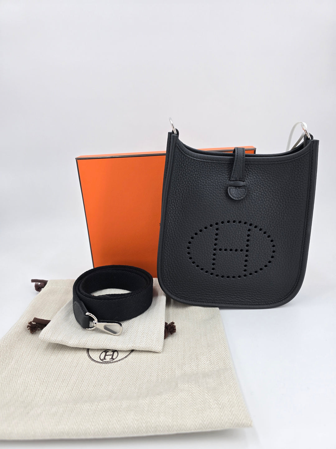 HERMÉS Evelyne 16 Amazone Noir/Noir