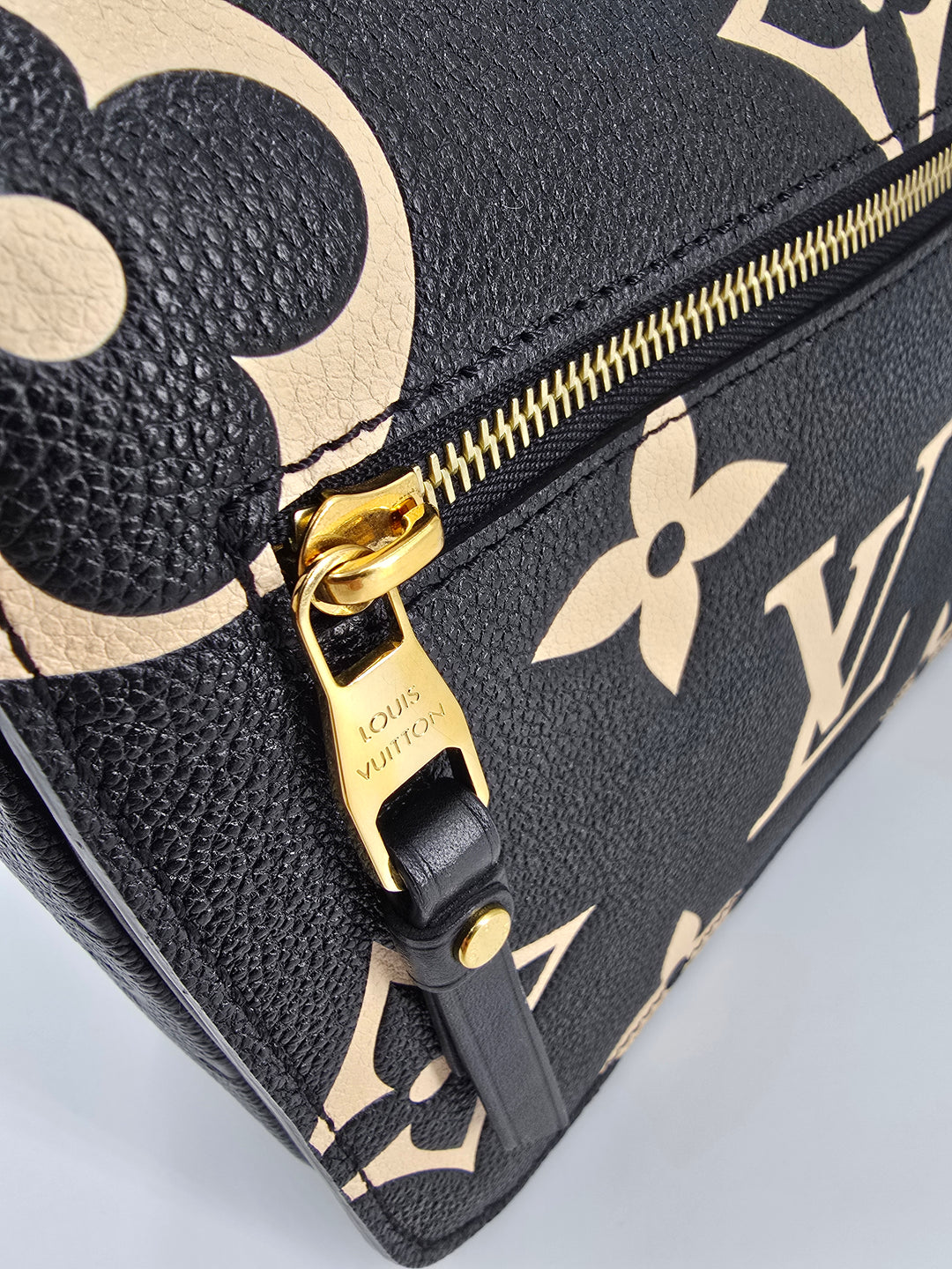 Louis Vuitton Metis Limited Edition Bicolor CRAFTY