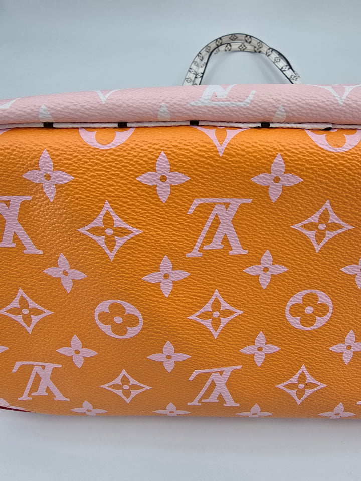 Louis Vuitton Neverfull MM Limited Edition Giant Monogram