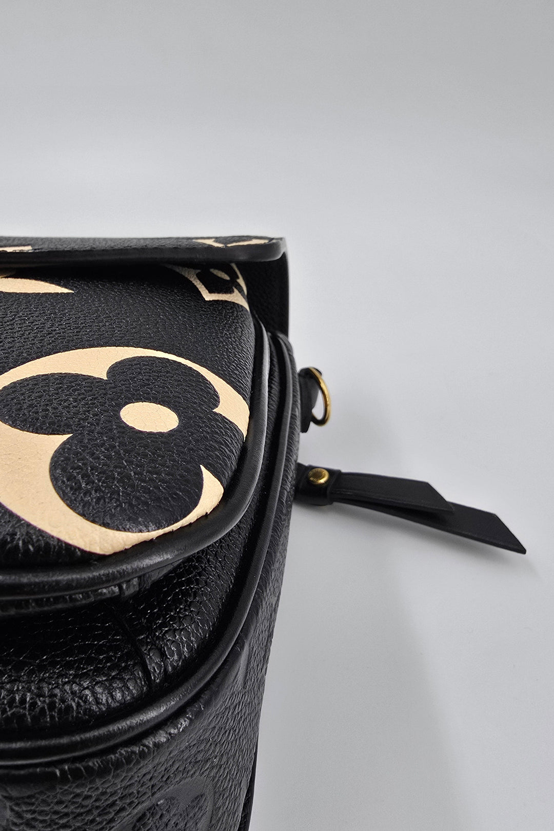 Louis Vuitton Metis Limited Edition Bicolor CRAFTY