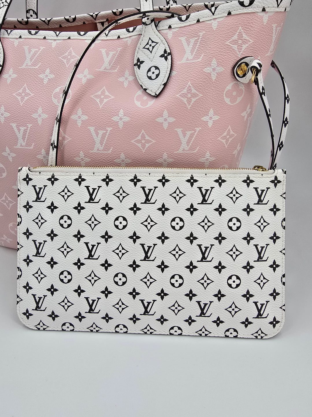 Louis Vuitton Neverfull MM Limited Edition Giant Monogram