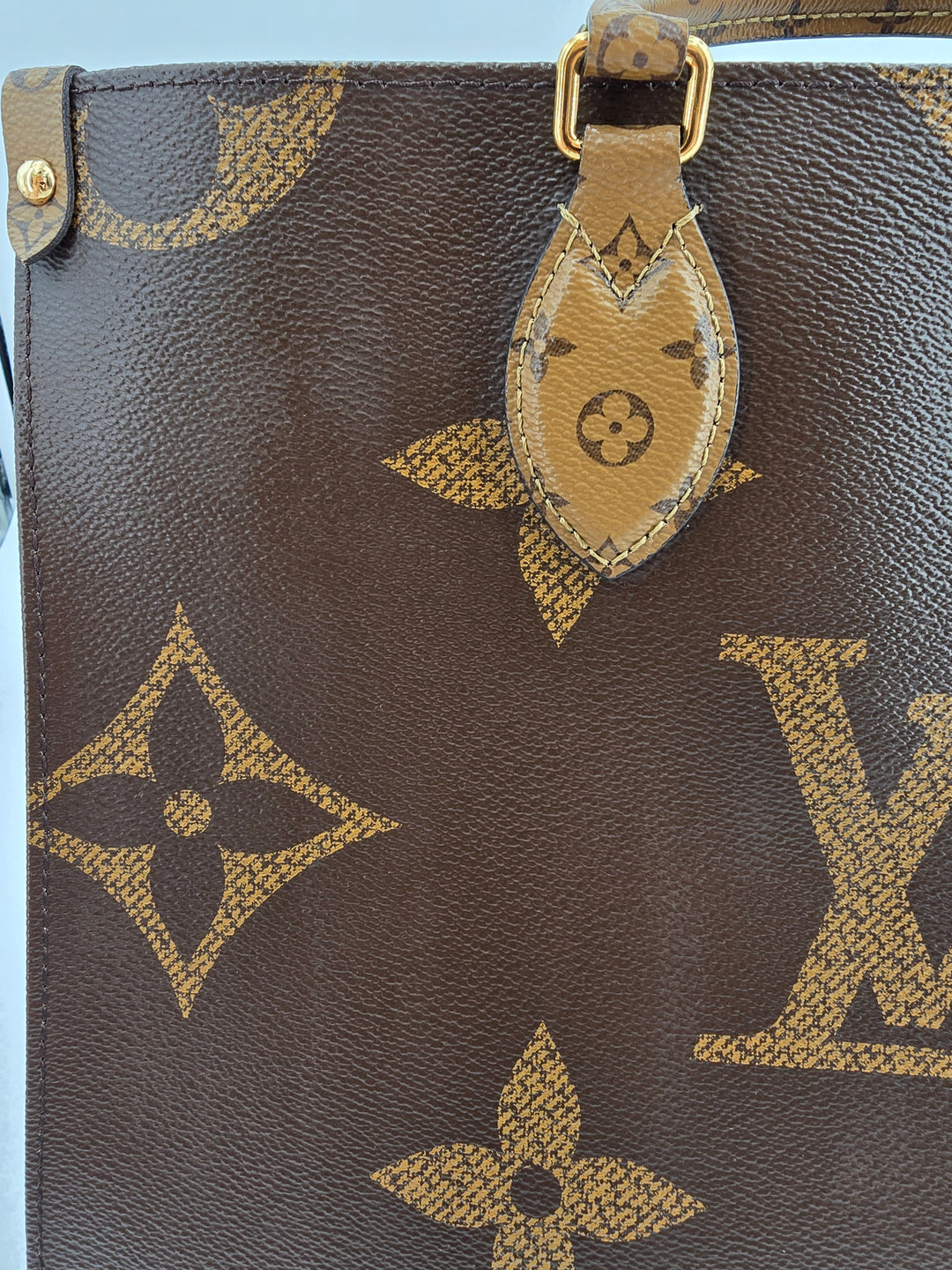 Louis Vuitton  ONTHEGO MM