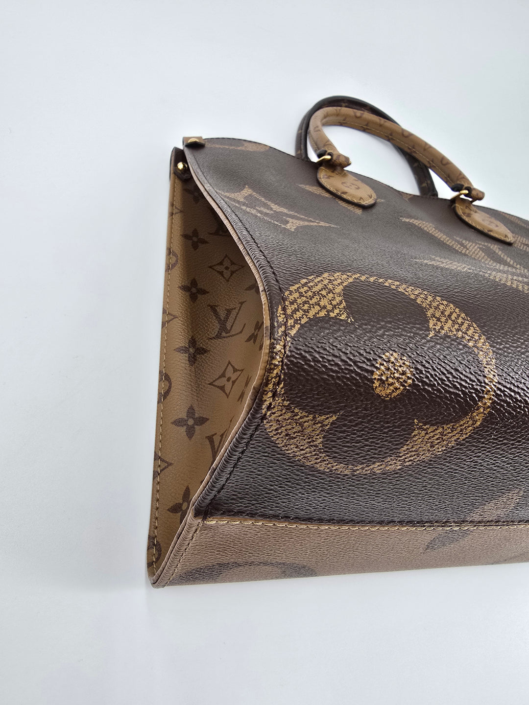Louis Vuitton  ONTHEGO MM