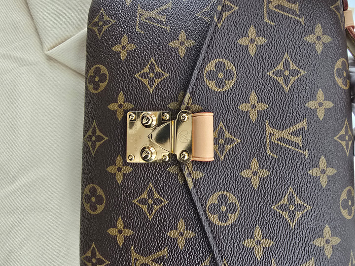 Louis Vuitton Pochette Métis